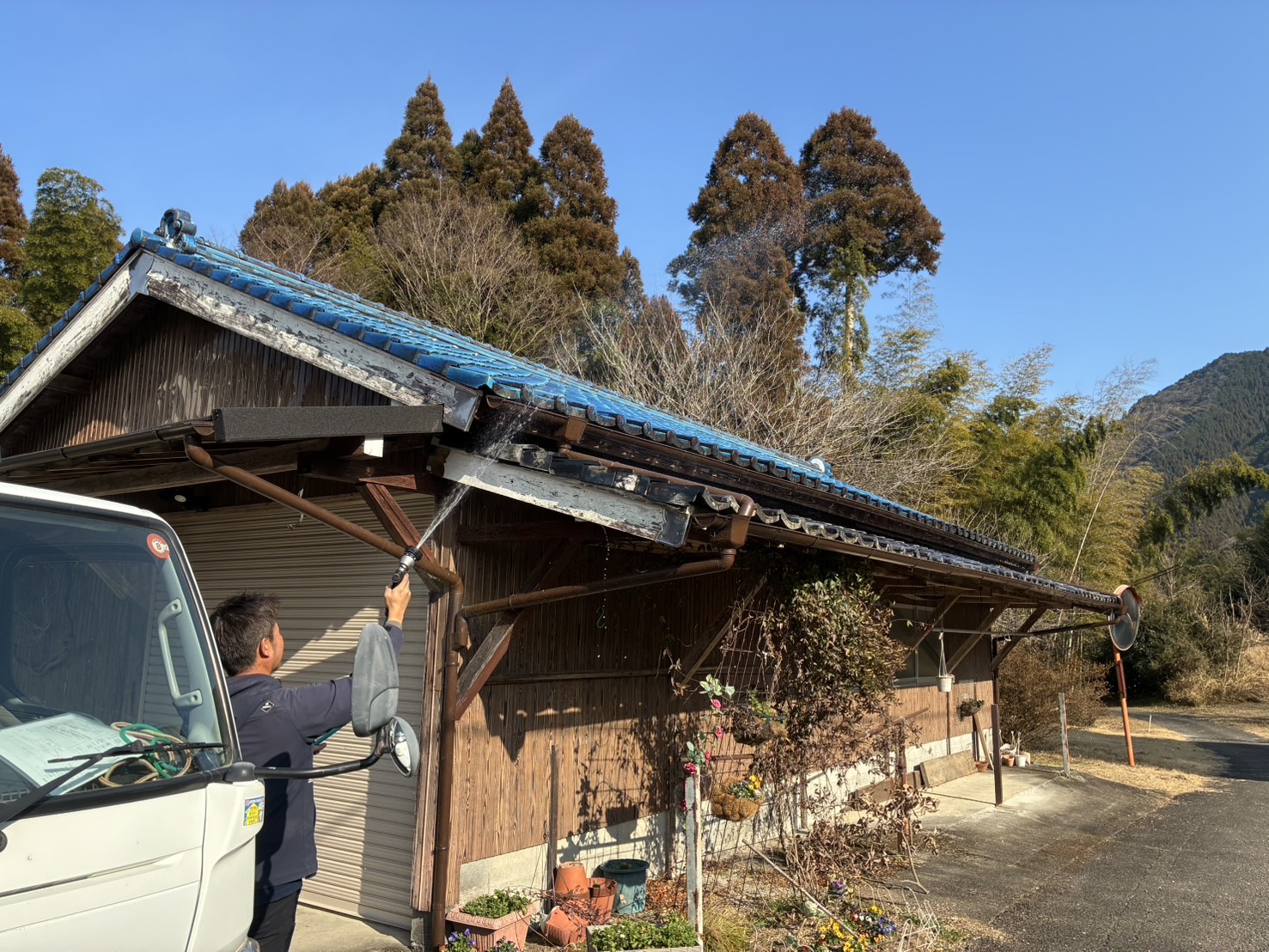【屋根コラム】屋根上で行う「散水確認」について